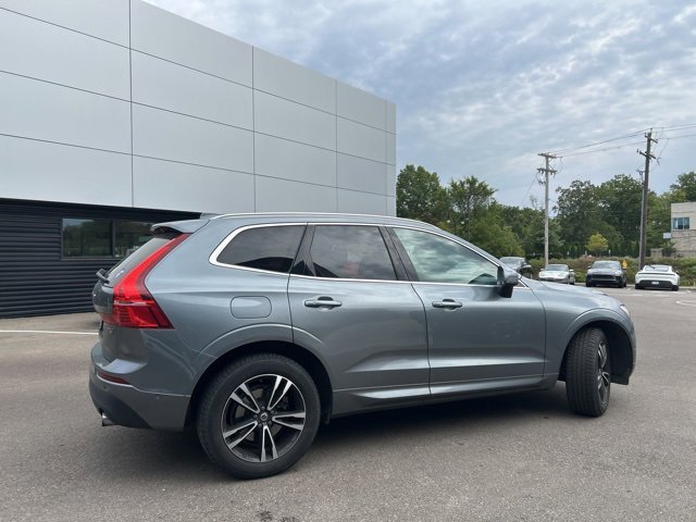 2018 Volvo XC60 Momentum photo 3