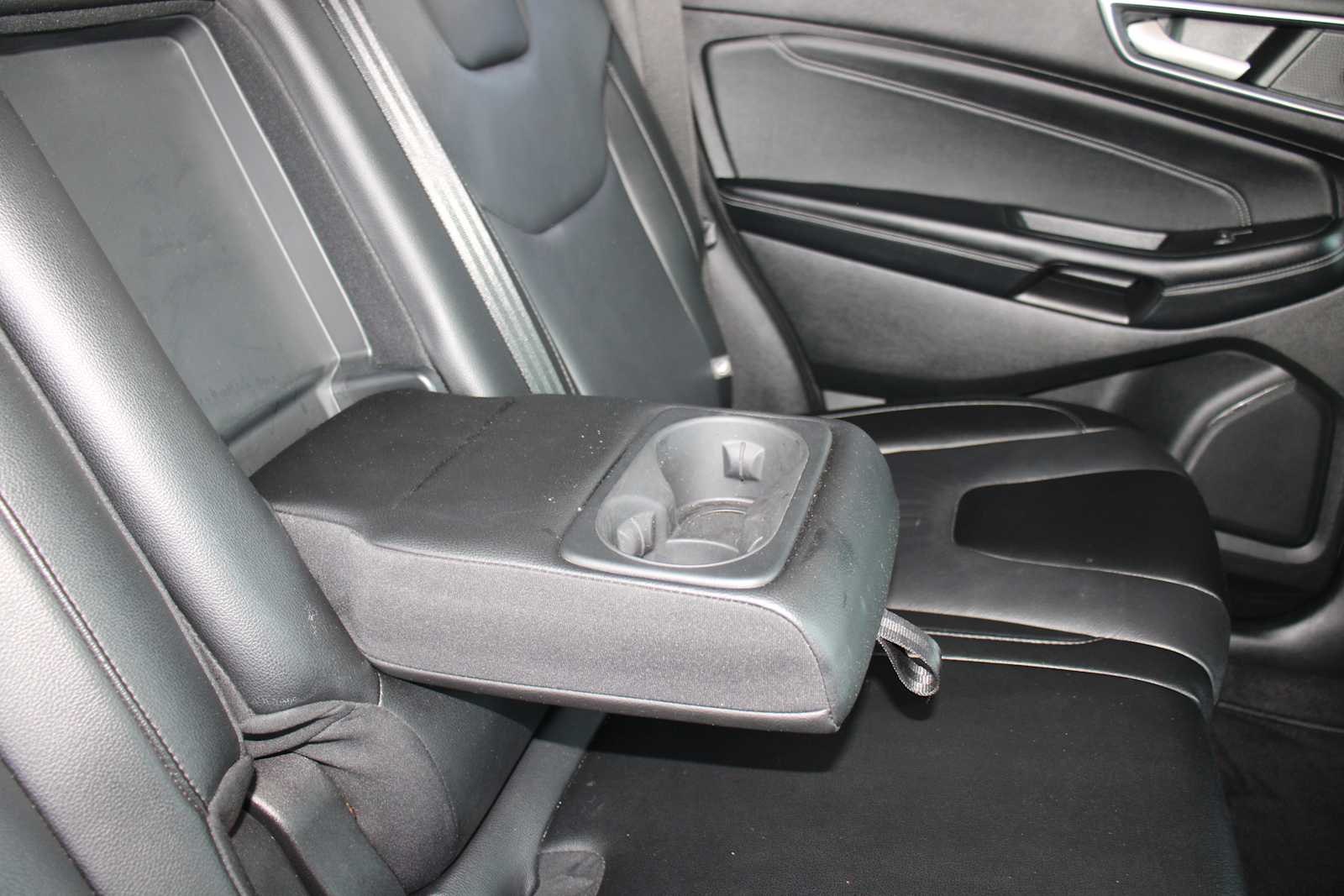 2022 Ford Edge Titanium photo 38
