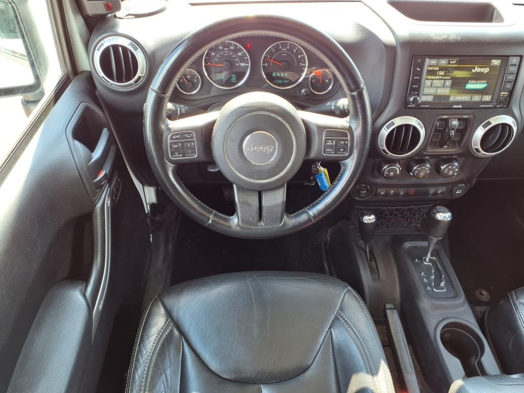 2015 Jeep Wrangler Unlimited Sahara photo 11