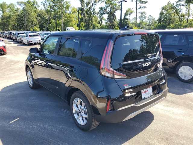 2025 Kia Soul LX photo 4