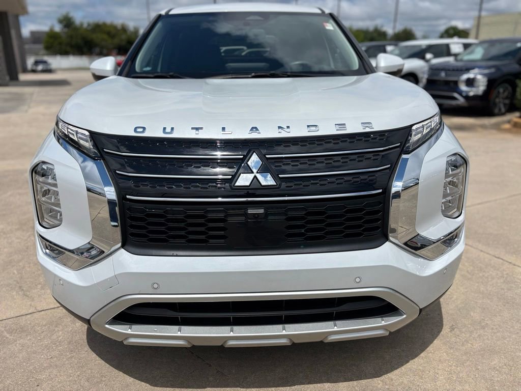 2024 Mitsubishi Outlander SE photo 2