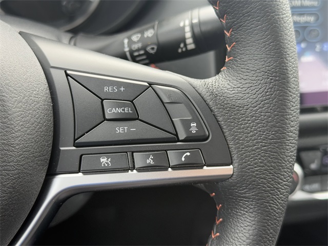 2025 Nissan Versa 1.6 SR photo 9
