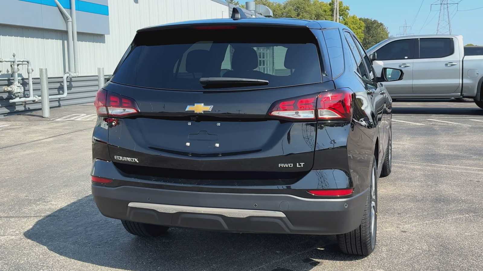 2023 Chevrolet Equinox LT photo 3