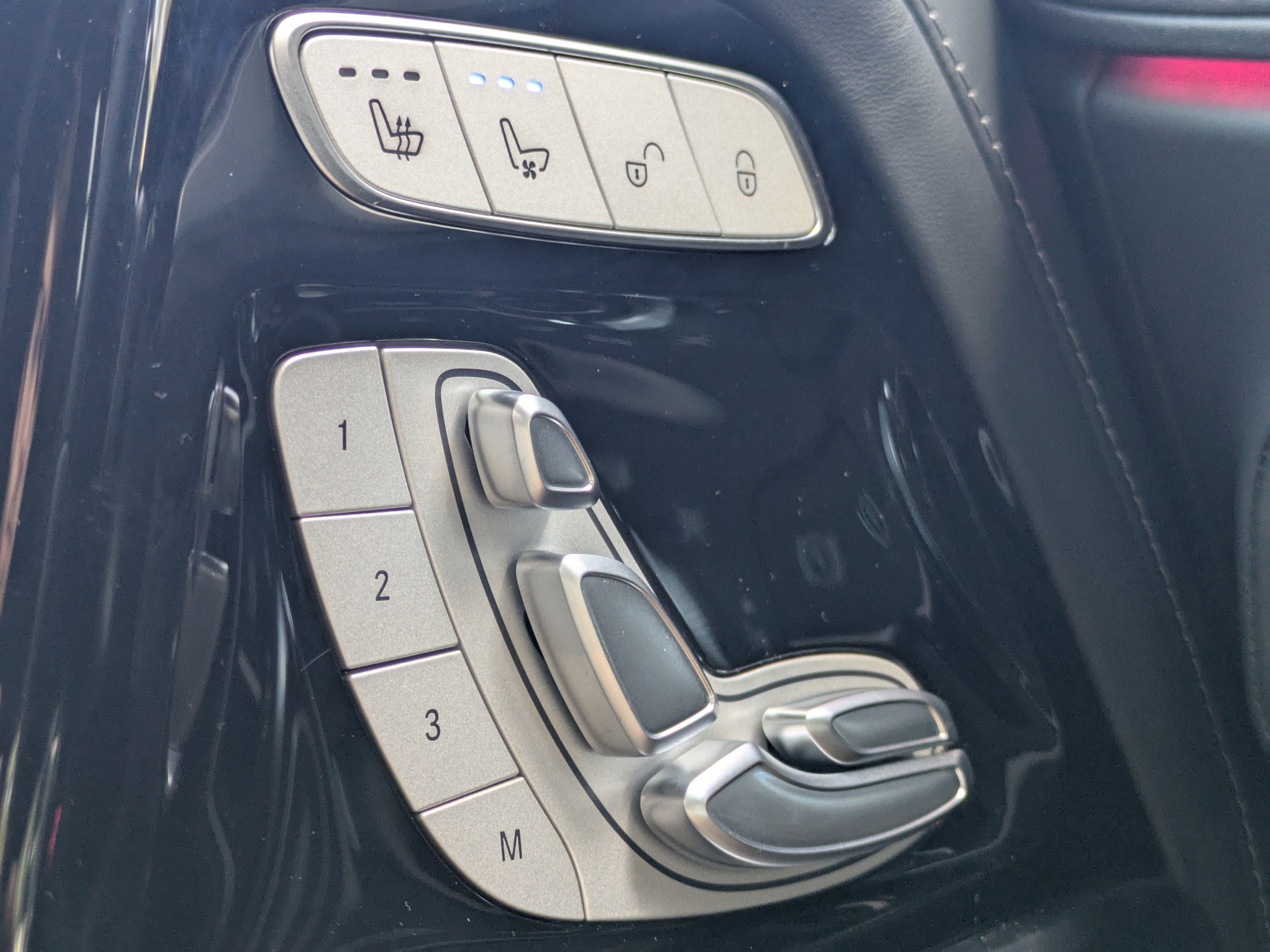 2025 Mercedes Benz G photo 24