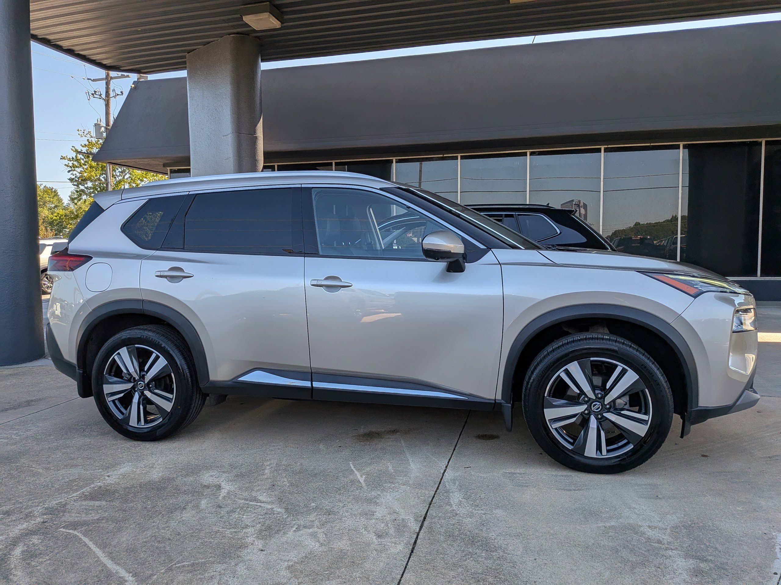 2021 Nissan Rogue SL photo 2