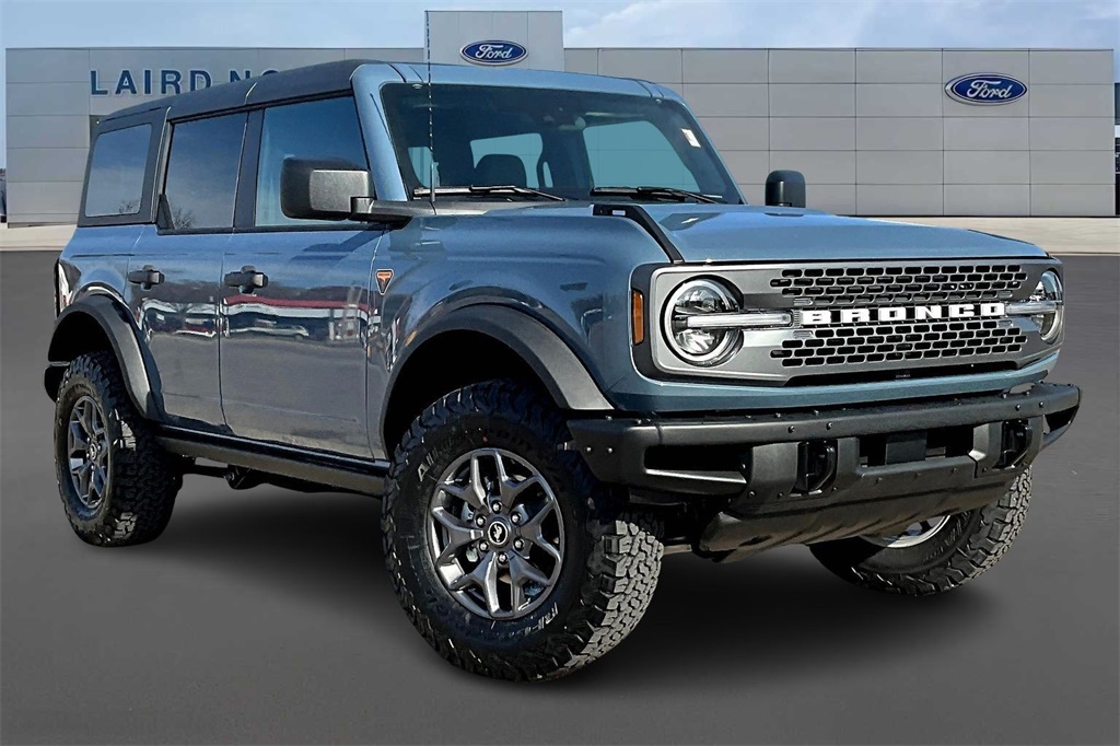 2025 Ford Bronco Badlands photo 2