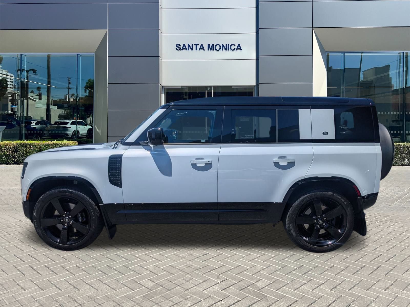 2023 Land Rover Defender 110 V8 photo 8