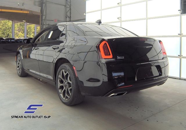 2021 Chrysler 300 Touring photo 4