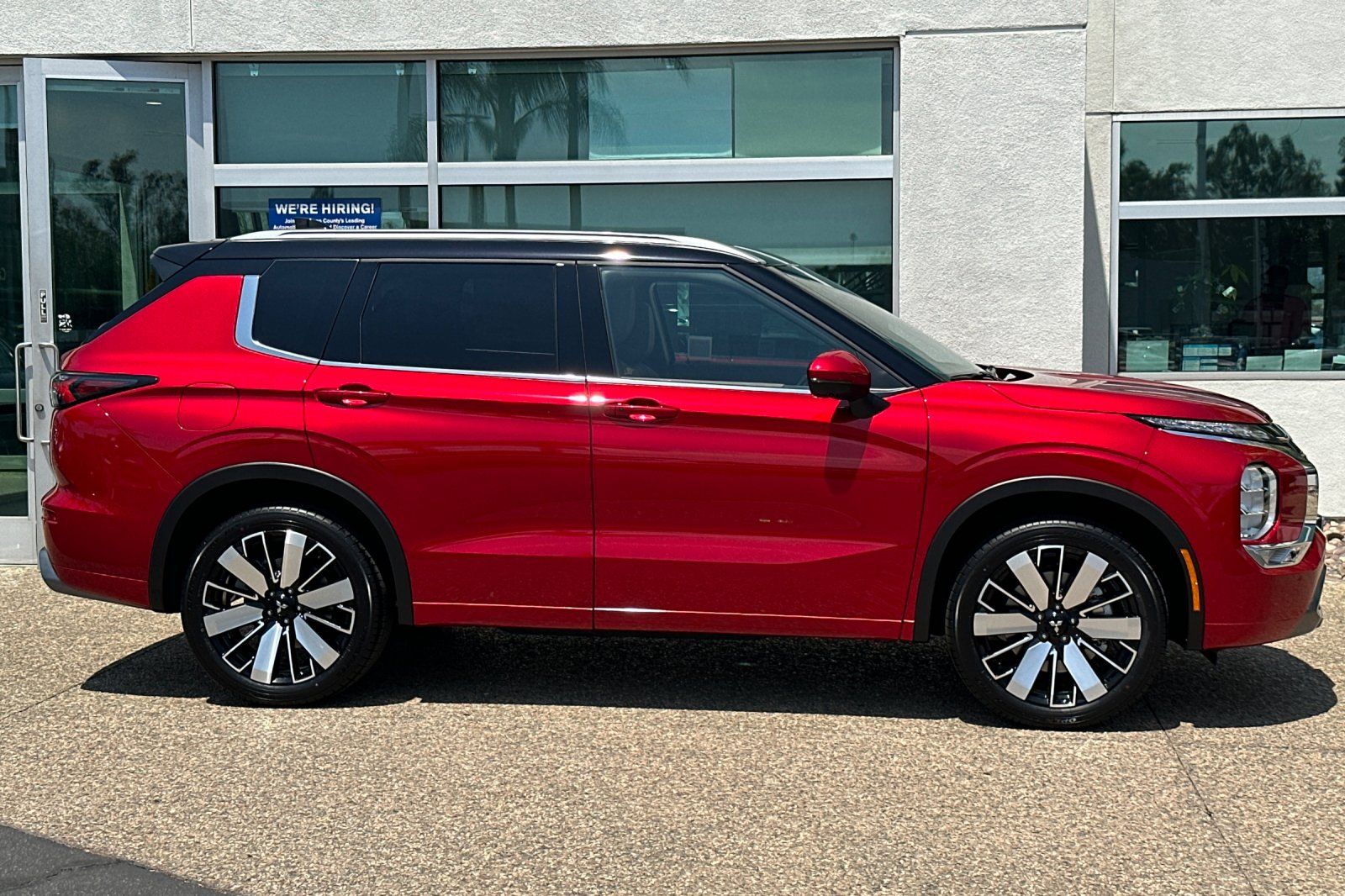 2025 Mitsubishi Outlander SEL photo 3