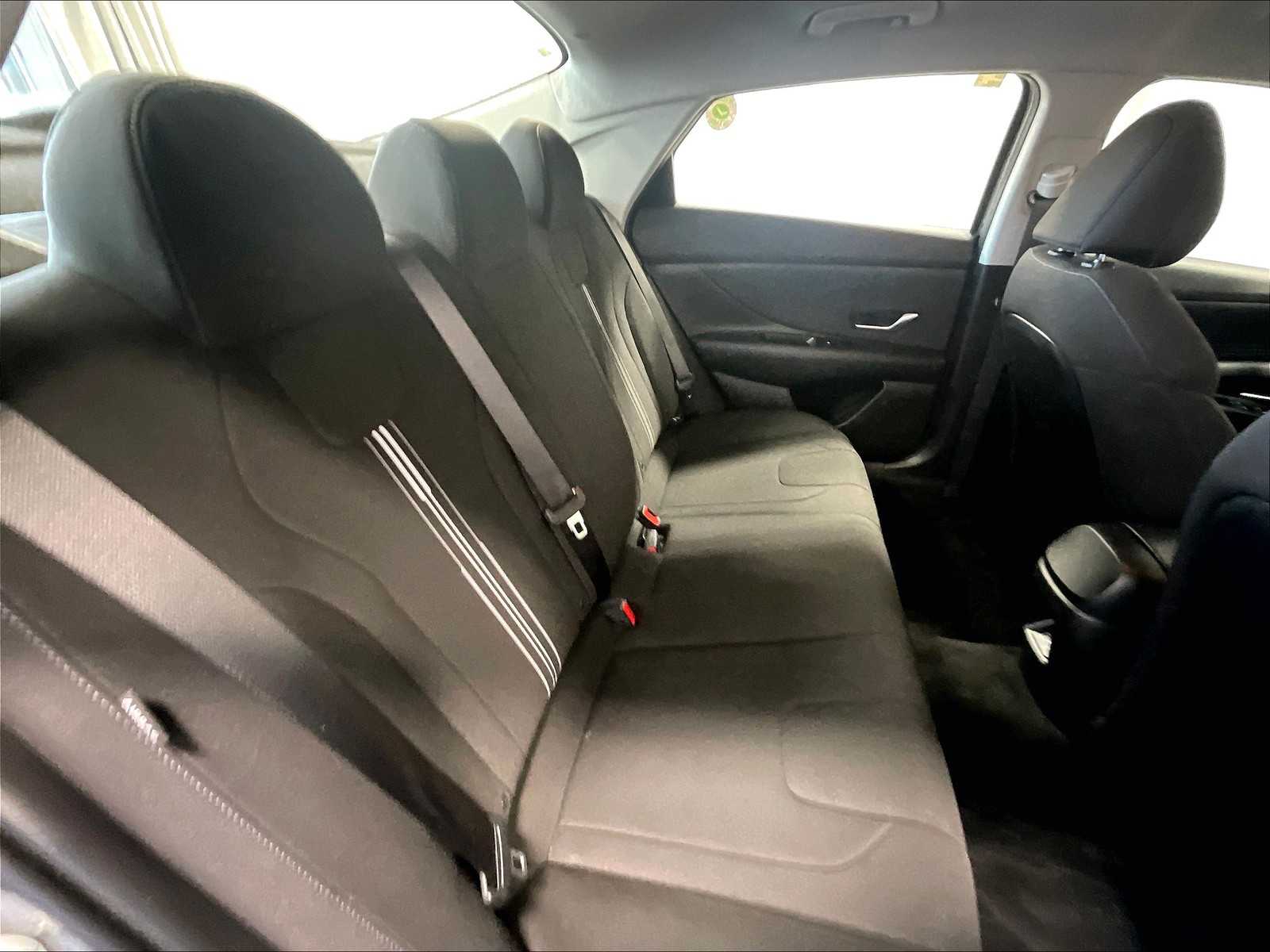 2024 Hyundai Elantra SEL photo 16