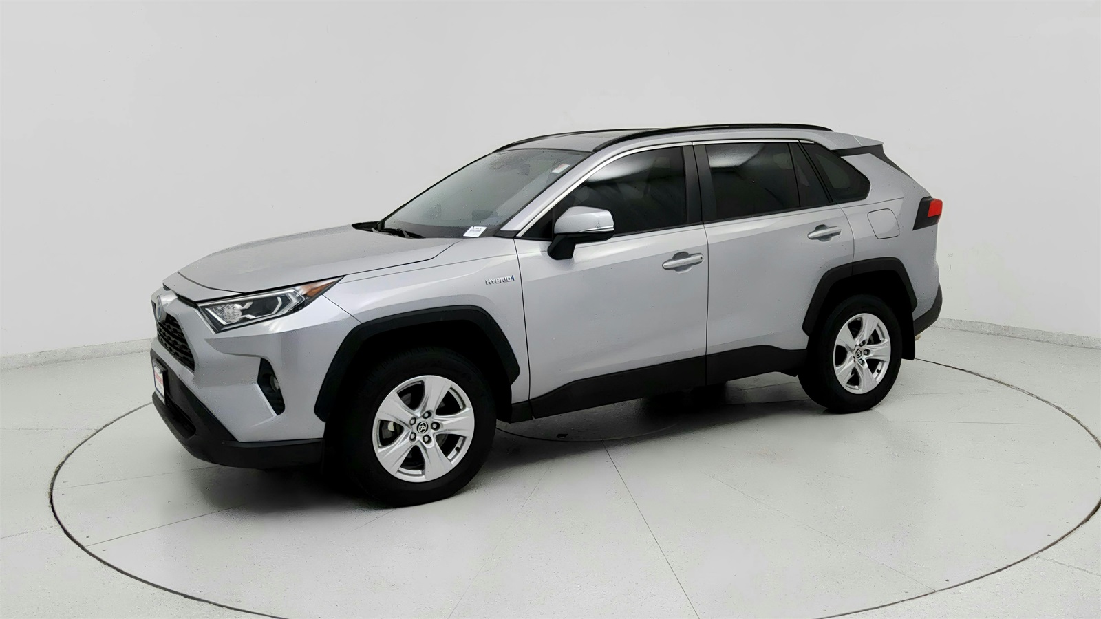 2020 Toyota RAV4 Hybrid XLE photo 2