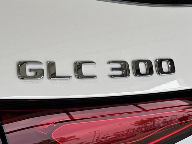 2026 Mercedes Benz GLC 300 photo 4