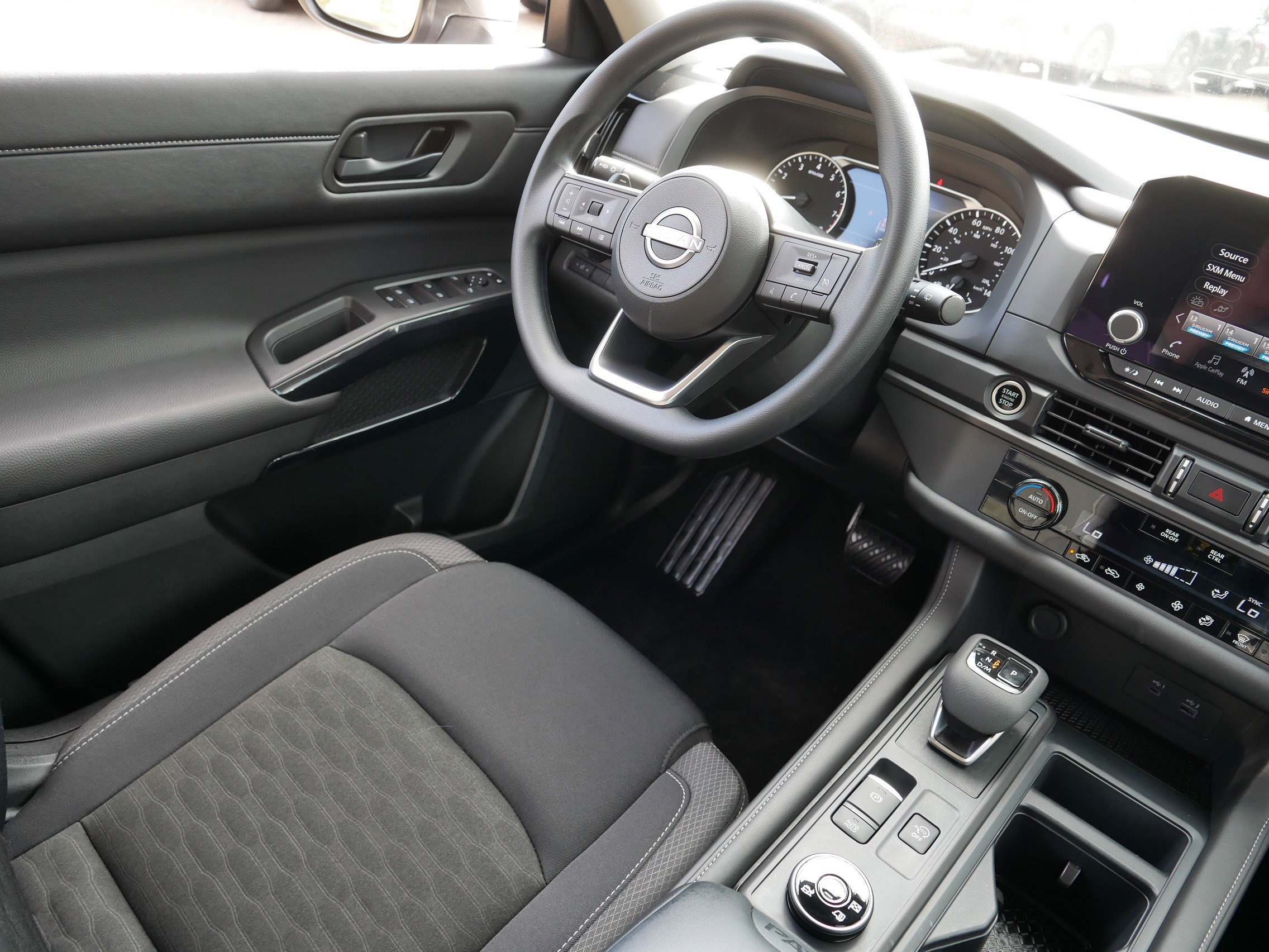2024 Nissan Pathfinder S photo 6
