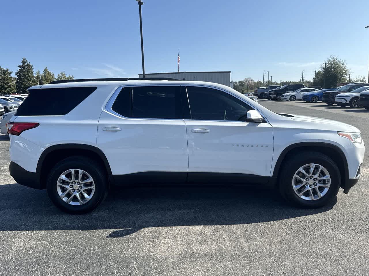 2021 Chevrolet Traverse Cloth photo 3