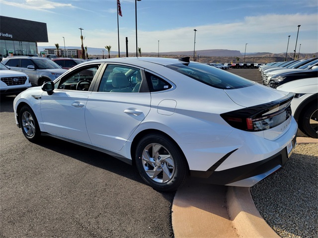 2025 Hyundai Sonata SE photo 4