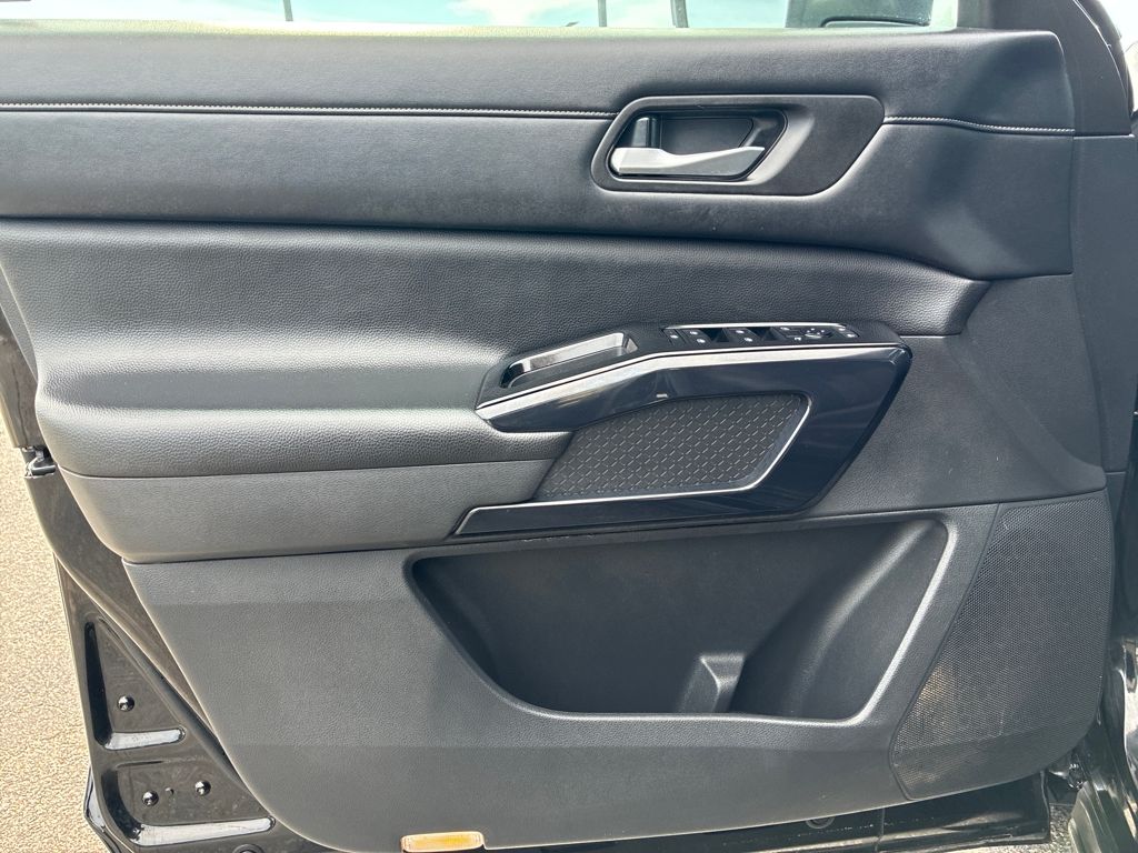 2022 Nissan Pathfinder SV photo 7