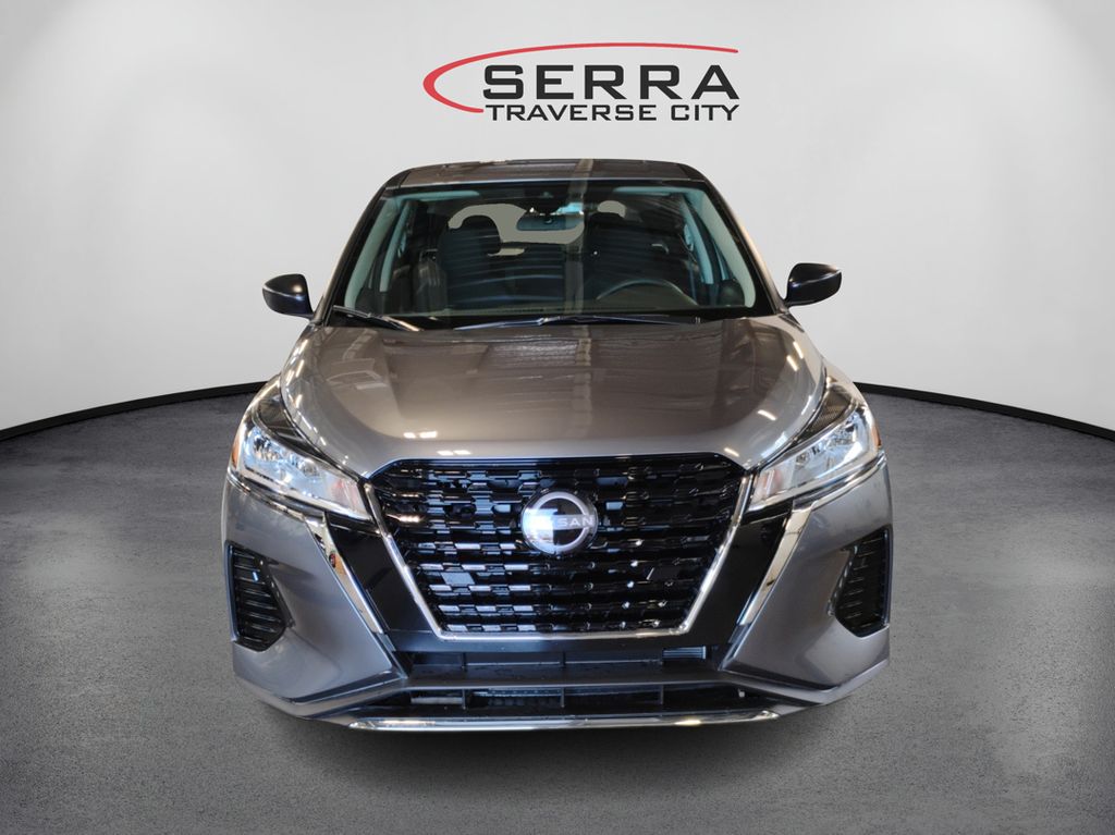 2025 Nissan Kicks Play S photo 2