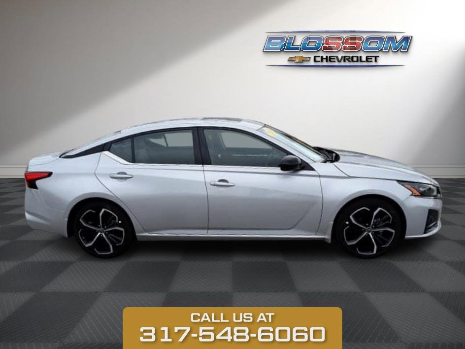 2024 Nissan Altima 2.5 SR photo 8