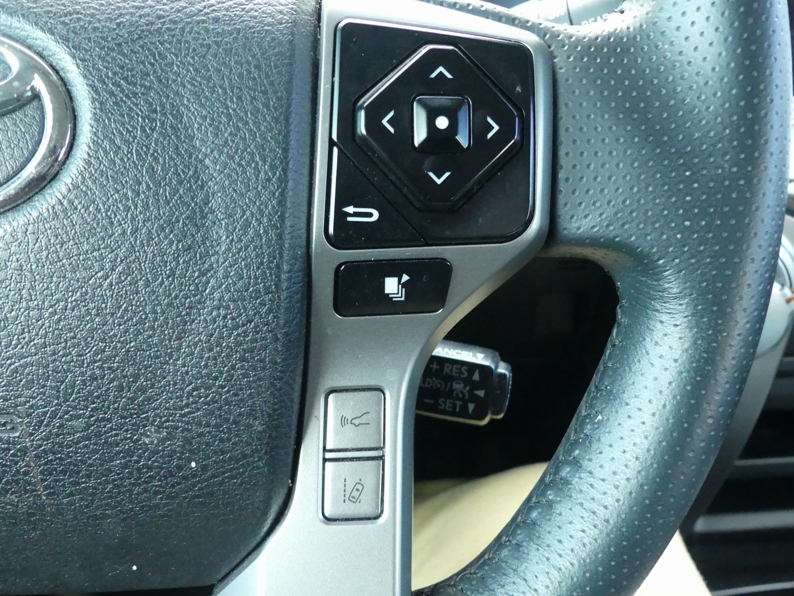 2022 Toyota 4Runner SR5 photo 12