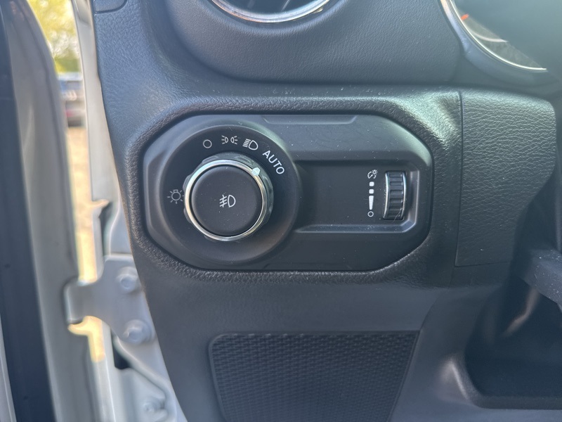 2023 Jeep Wrangler Altitude photo 19