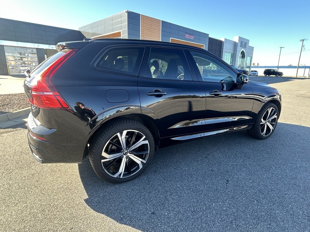 2023 Volvo XC60 Ultimate photo 3