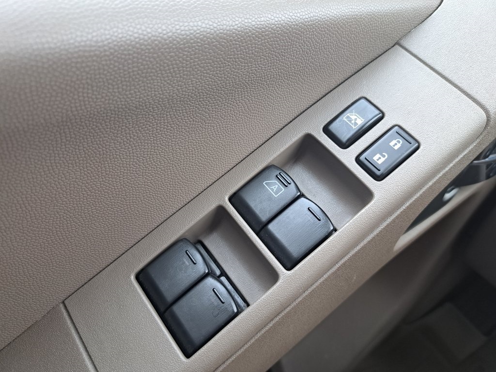 2016 Nissan Frontier SV photo 12