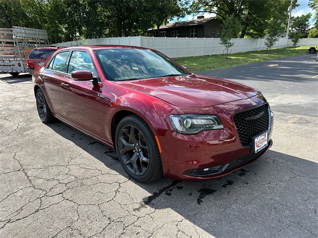 2021 Chrysler 300 S photo 4