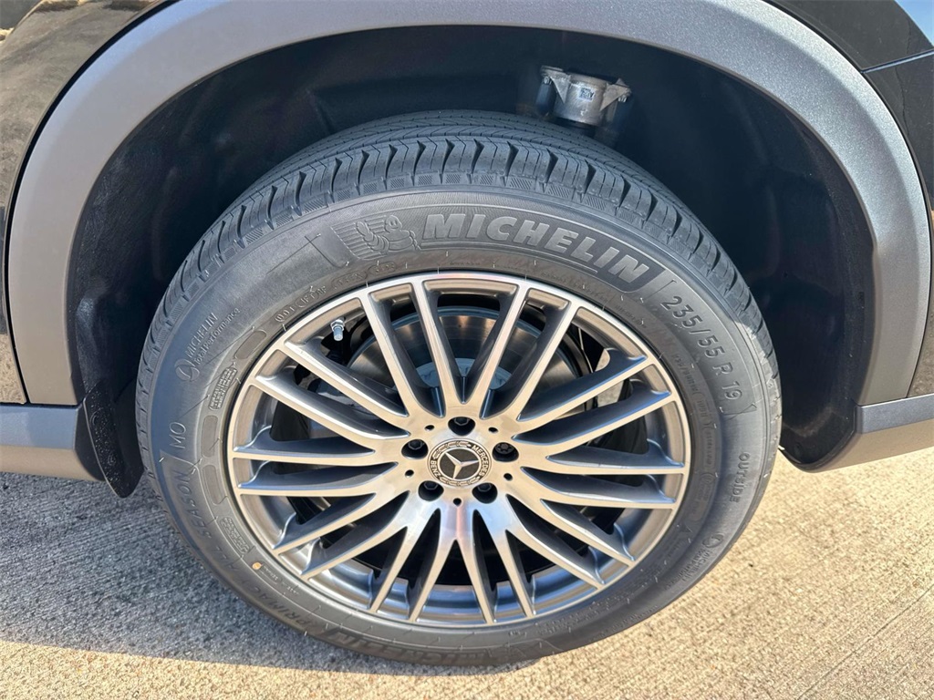 2026 Mercedes Benz GLC 300 photo 3