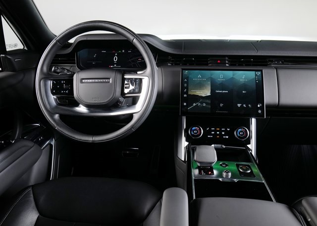 2023 Land Rover Range Rover SE photo 10