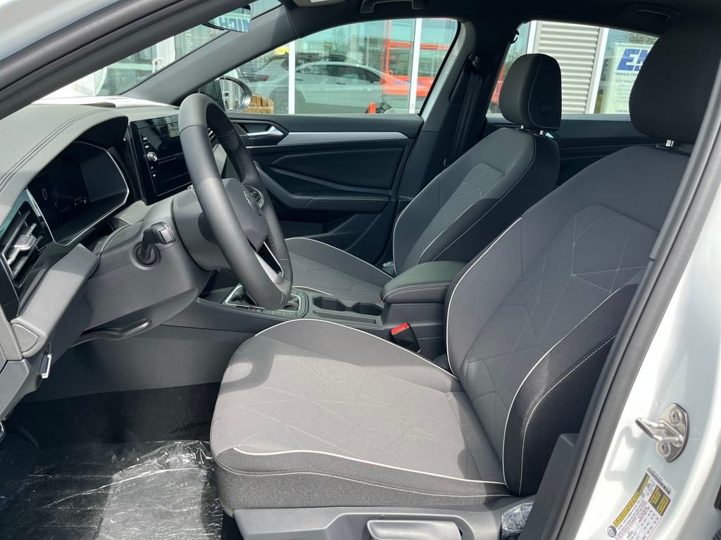 2025 Volkswagen Jetta 1.5T Sport photo 16