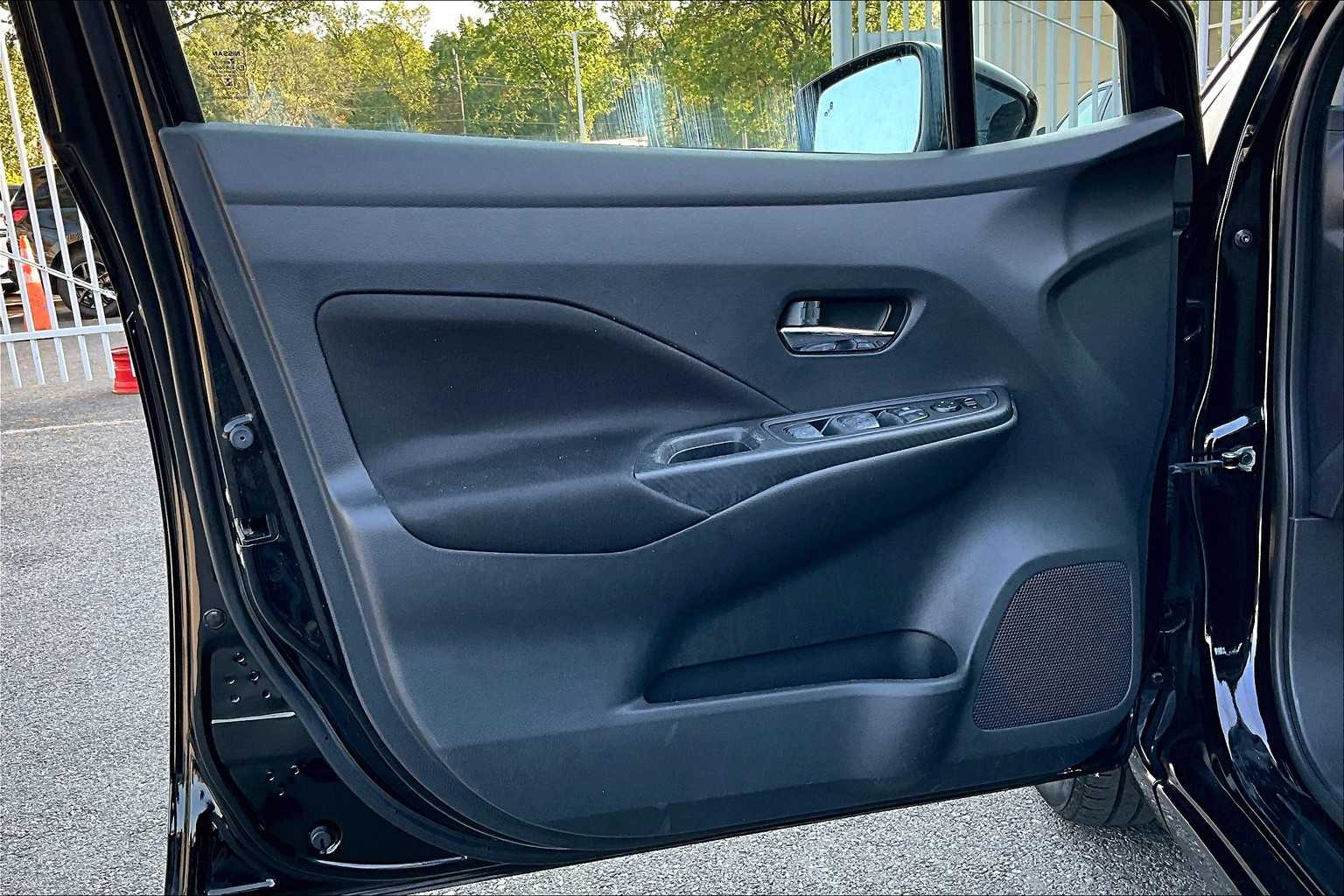 2021 Nissan Versa SV photo 21