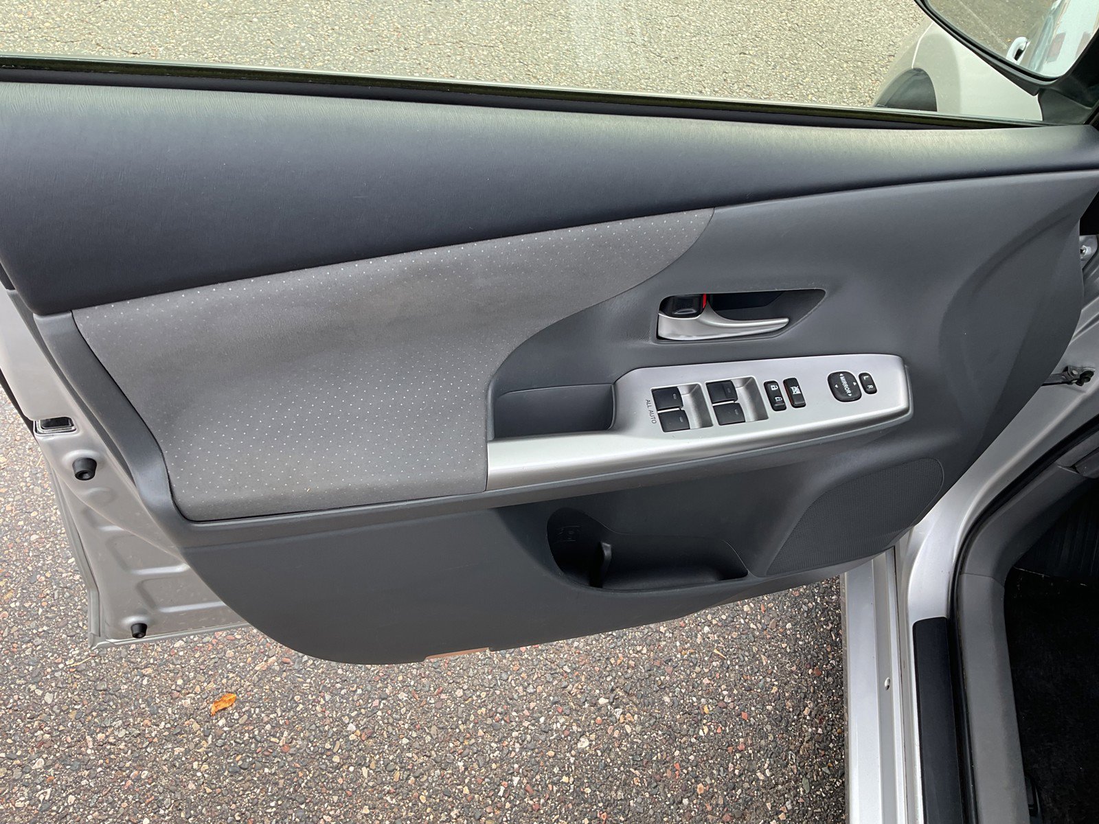 2012 Toyota Prius V Two photo 10