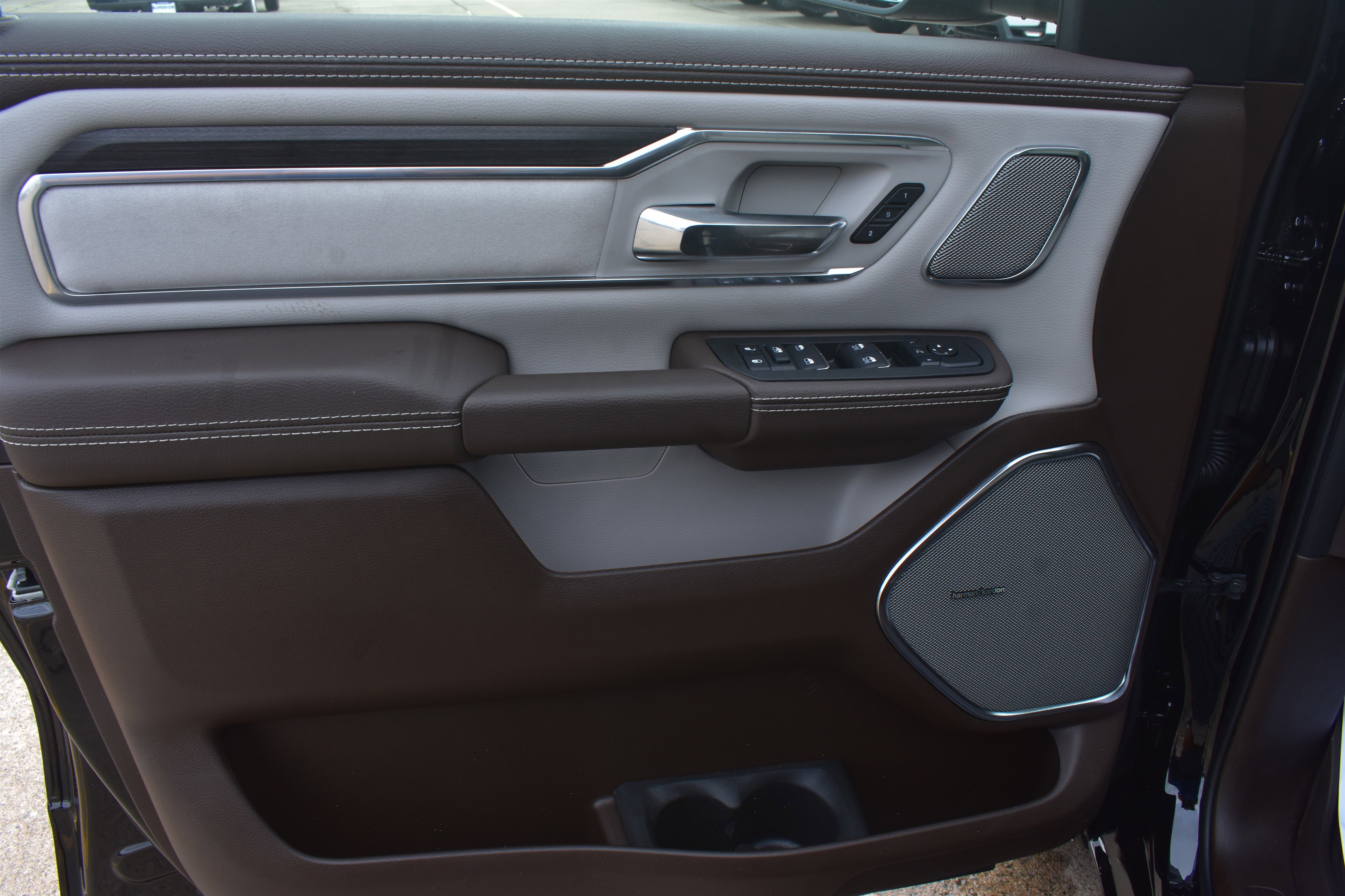 2026 Ram 1500 Laramie photo 9