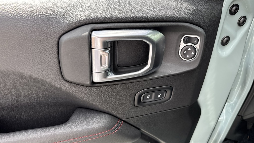 2023 Jeep Wrangler Two-Door Rubicon photo 38