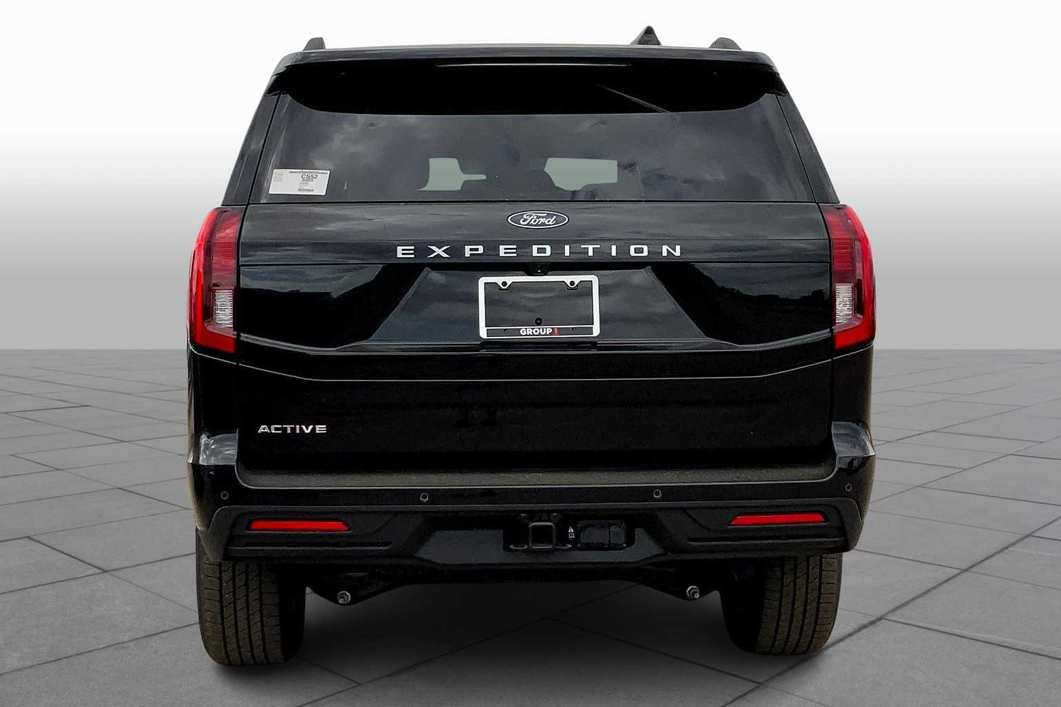 2025 Ford Expedition photo 3