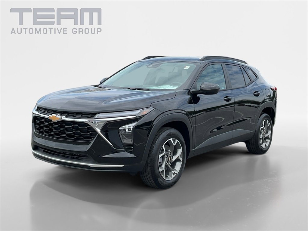 2026 Chevrolet Trax LT photo 2