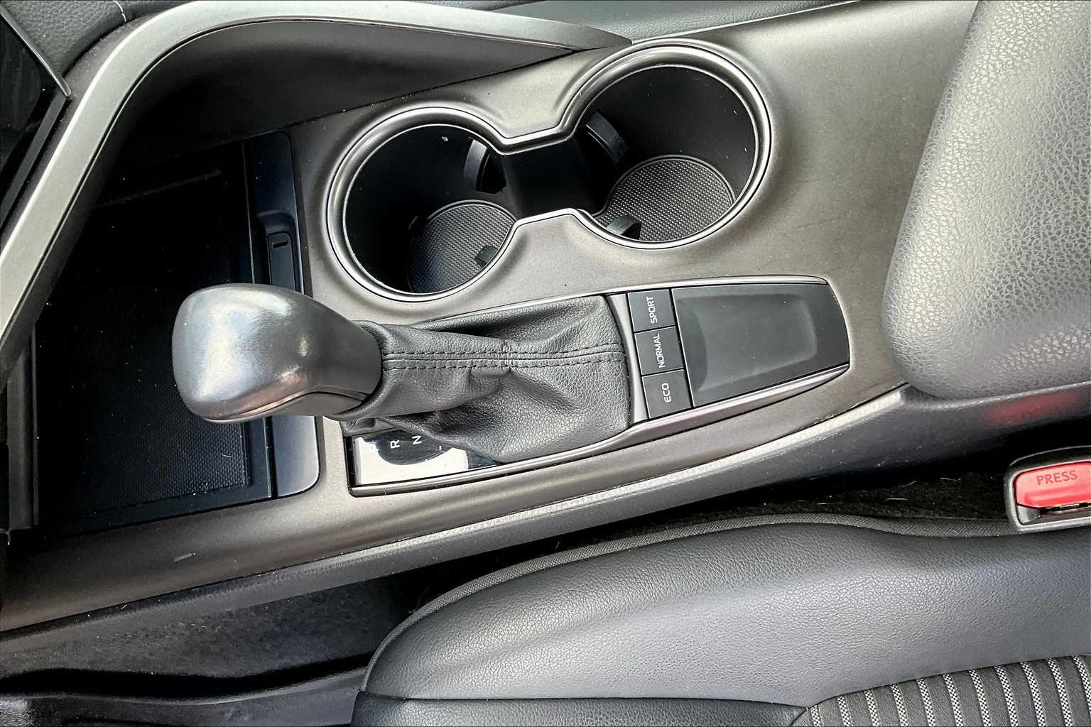 2023 Toyota Camry SE photo 12