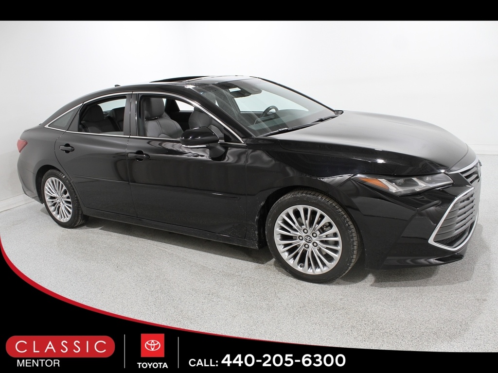 2019 Toyota Avalon Limited's photo