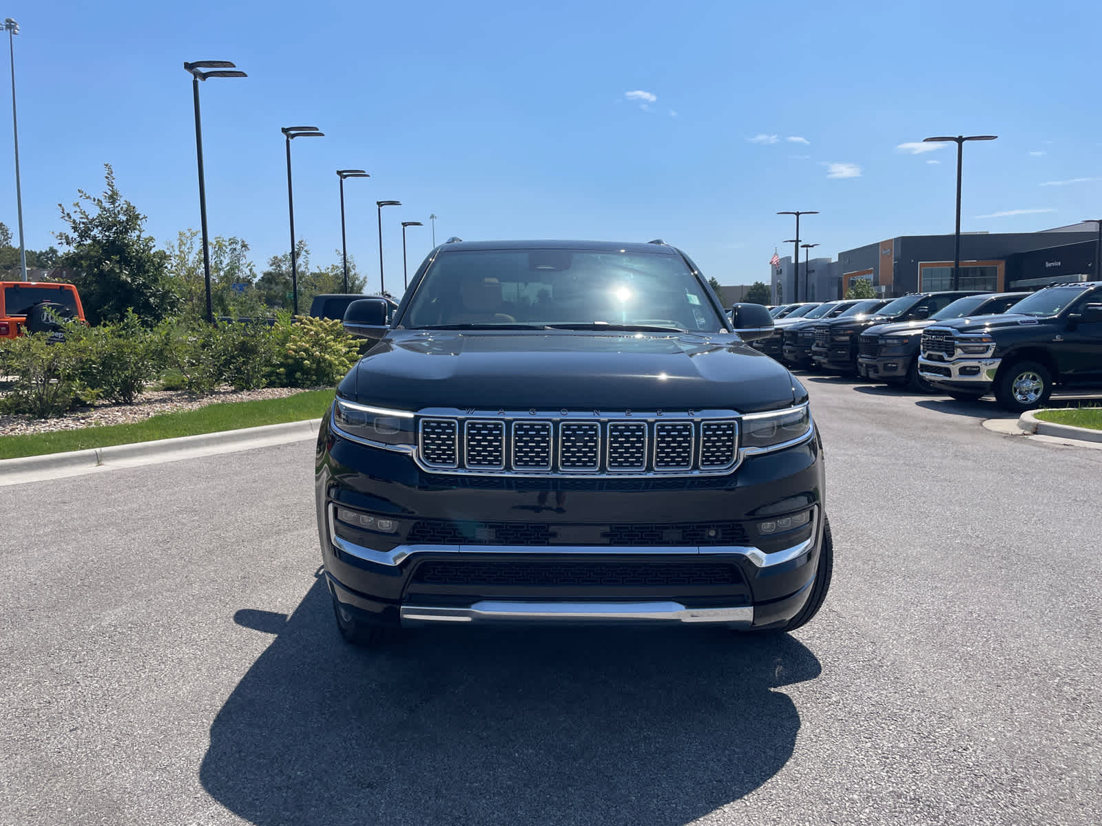 2025 Jeep Grand Wagoneer III photo 3