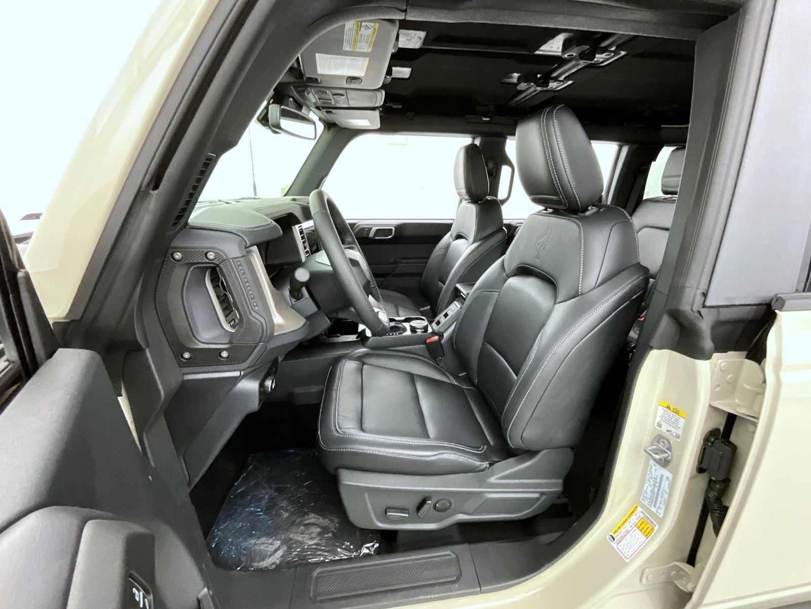 2025 Ford Bronco Outer Banks photo 9