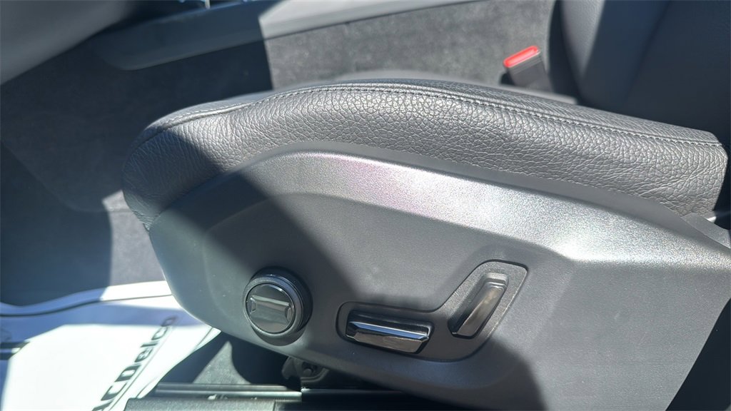 2024 Volvo XC60 B5 Plus photo 16