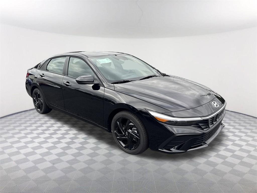 2026 Hyundai Elantra SEL Sport photo 3