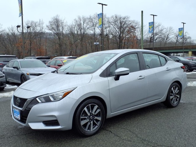 2021 Nissan Versa SV photo 3