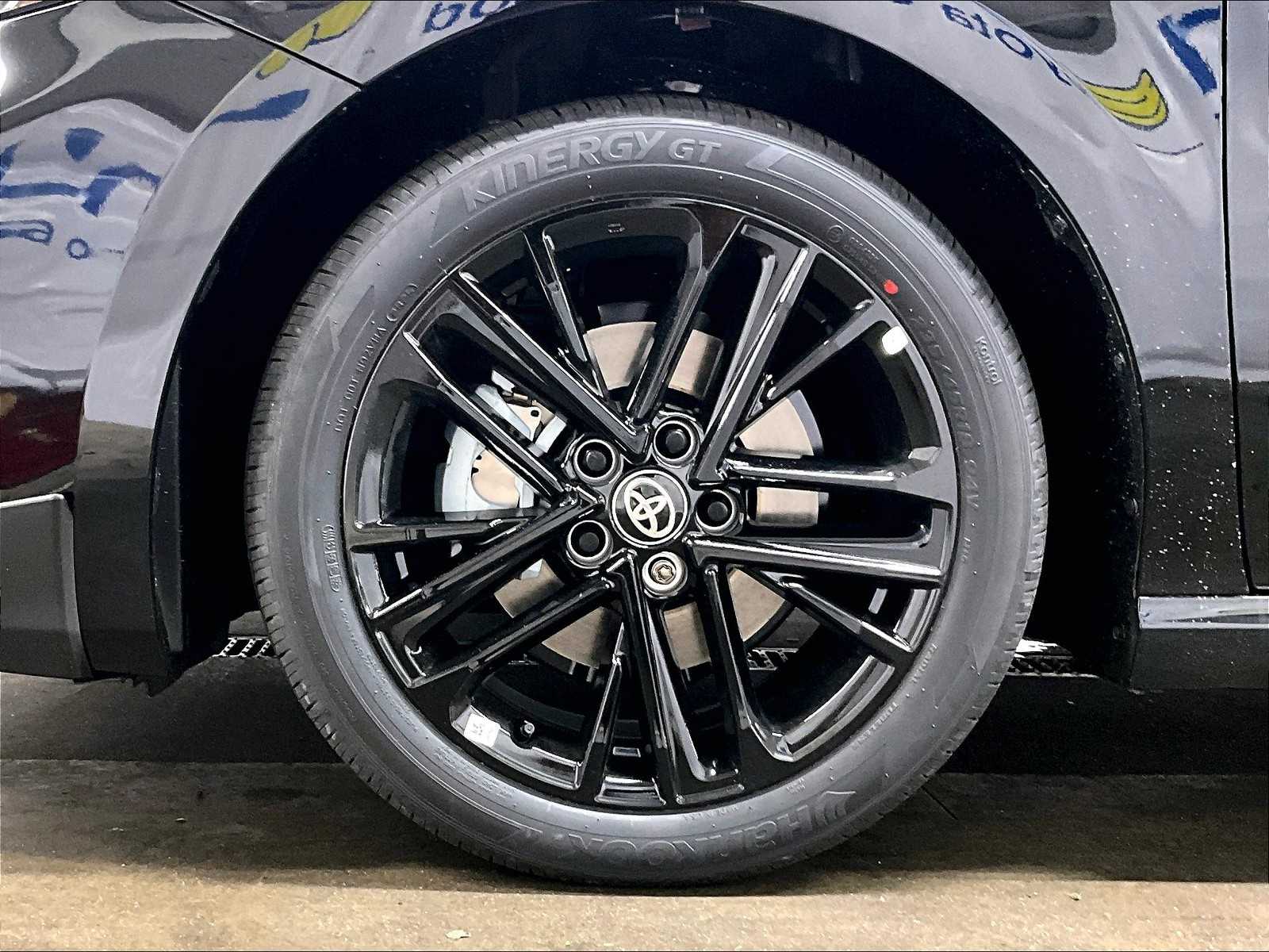 2025 Toyota Camry SE photo 7