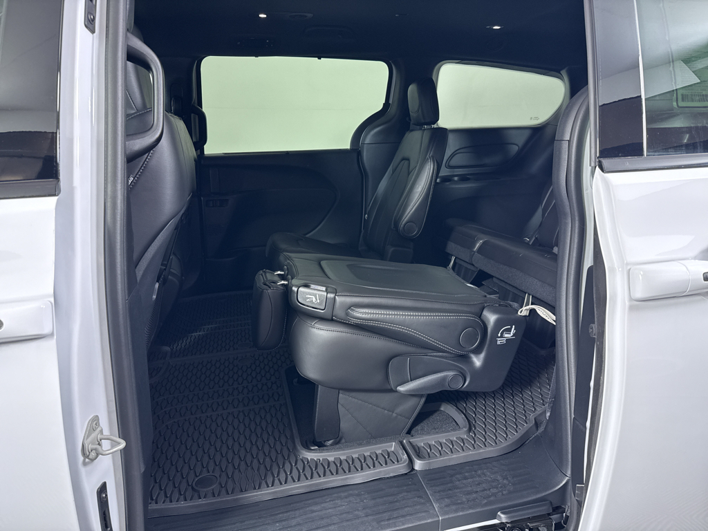 2025 Chrysler Pacifica photo 22