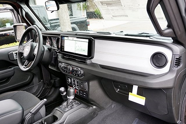 New 2025 Black Clear-Coat Exterior Paint Jeep Rubicon image 15