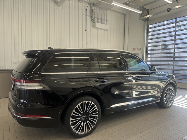 2020 Lincoln Aviator Black Label photo 3