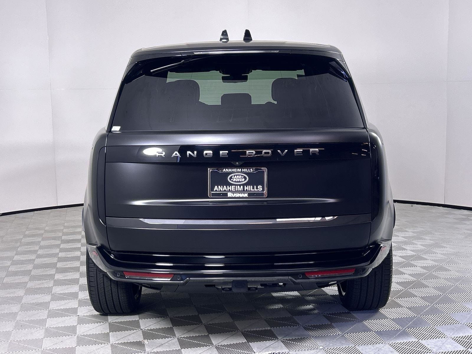 2025 Land Rover Range Rover SE photo 4