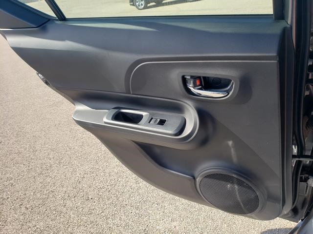 2018 Toyota Prius C Two photo 13