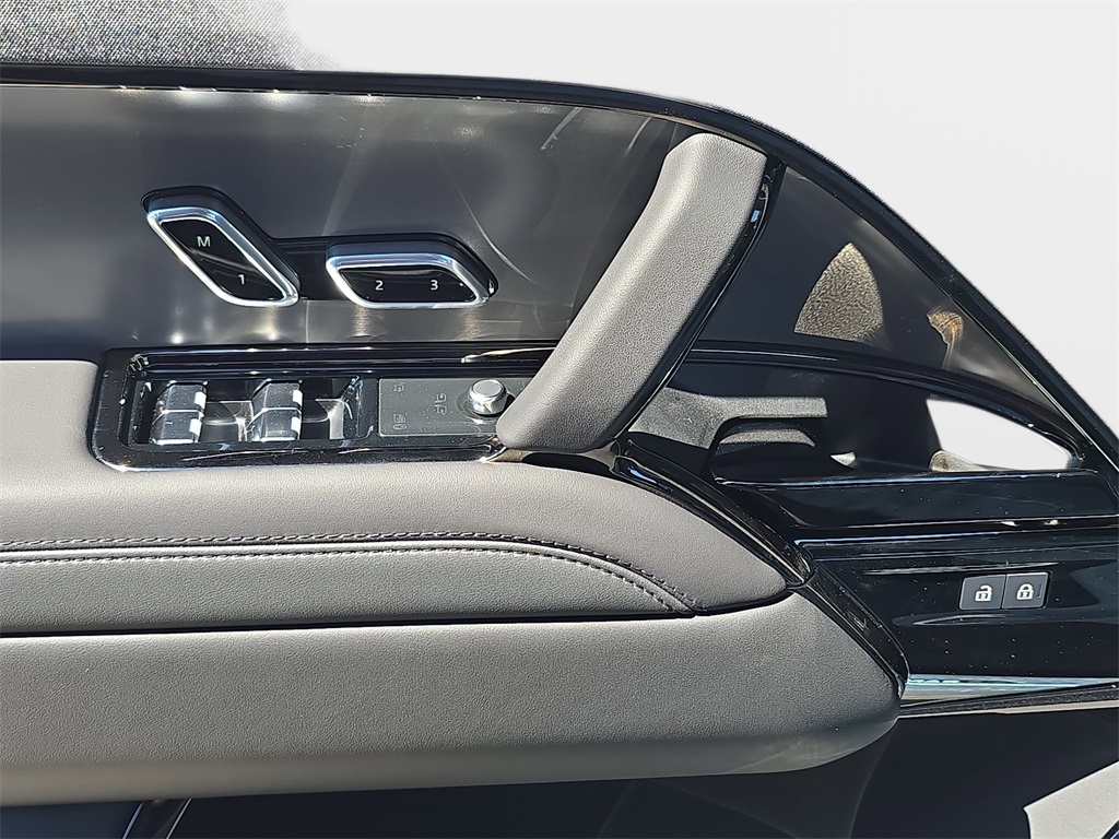 2025 Land Rover Range Rover Sport SE photo 27